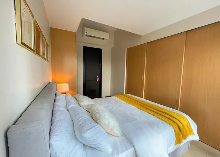 Apartment Chic Bgc Near Uptown Parade #upt124r