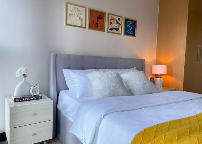 Chic Bgc Near Uptown Parade #upt124r Apartment